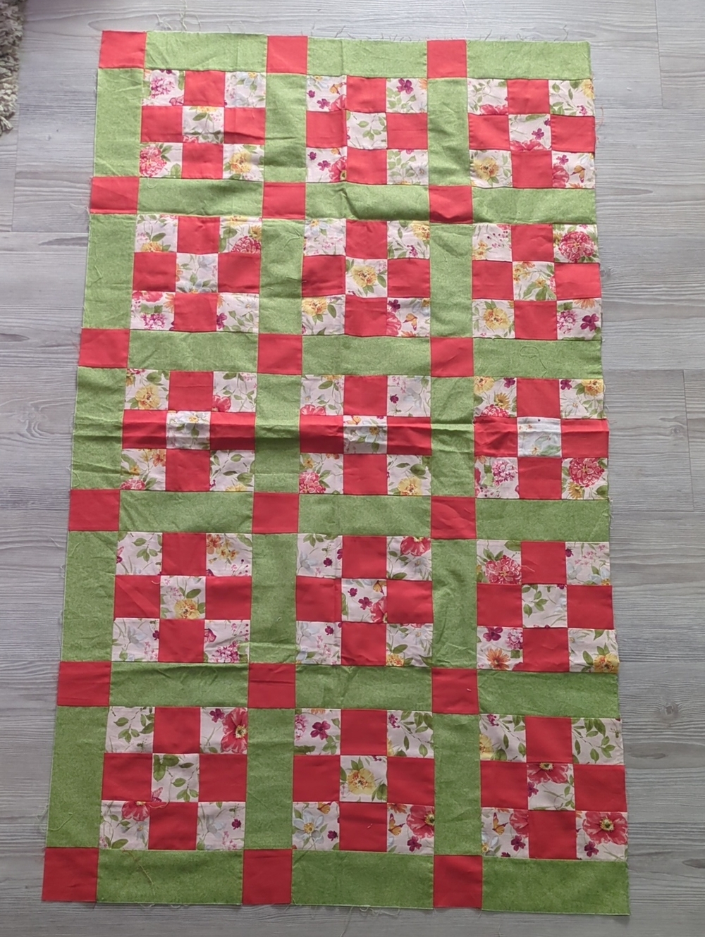 Handmade Unfinished Quilt Top UFO Floral Patchwork Green Red 30.5 x 53